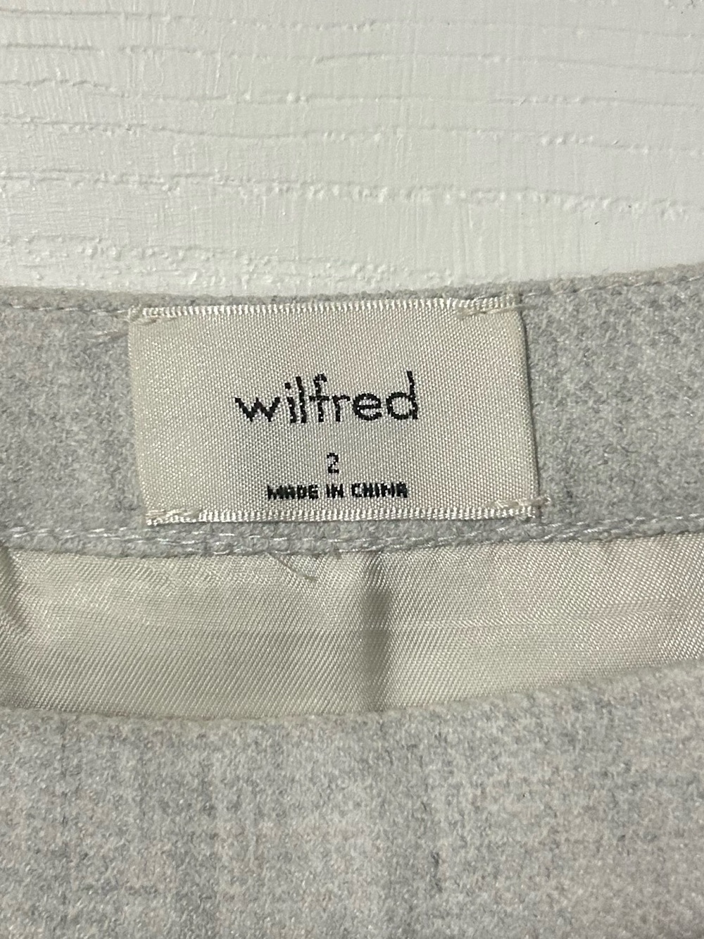 Aritzia Wilfred Juliet Mid-Rise Pleated Skirt in Herring/Birch Size 2 Lined - Picture 4 of 9